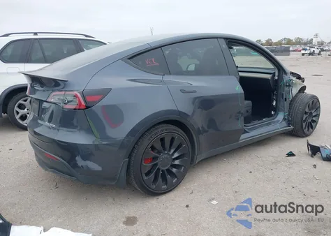 2022 Tesla Model Y Performance Dual Motor All-Wheel Drive z USA, uszkodzony, nr VIN 7SAYGDEFXNF539434